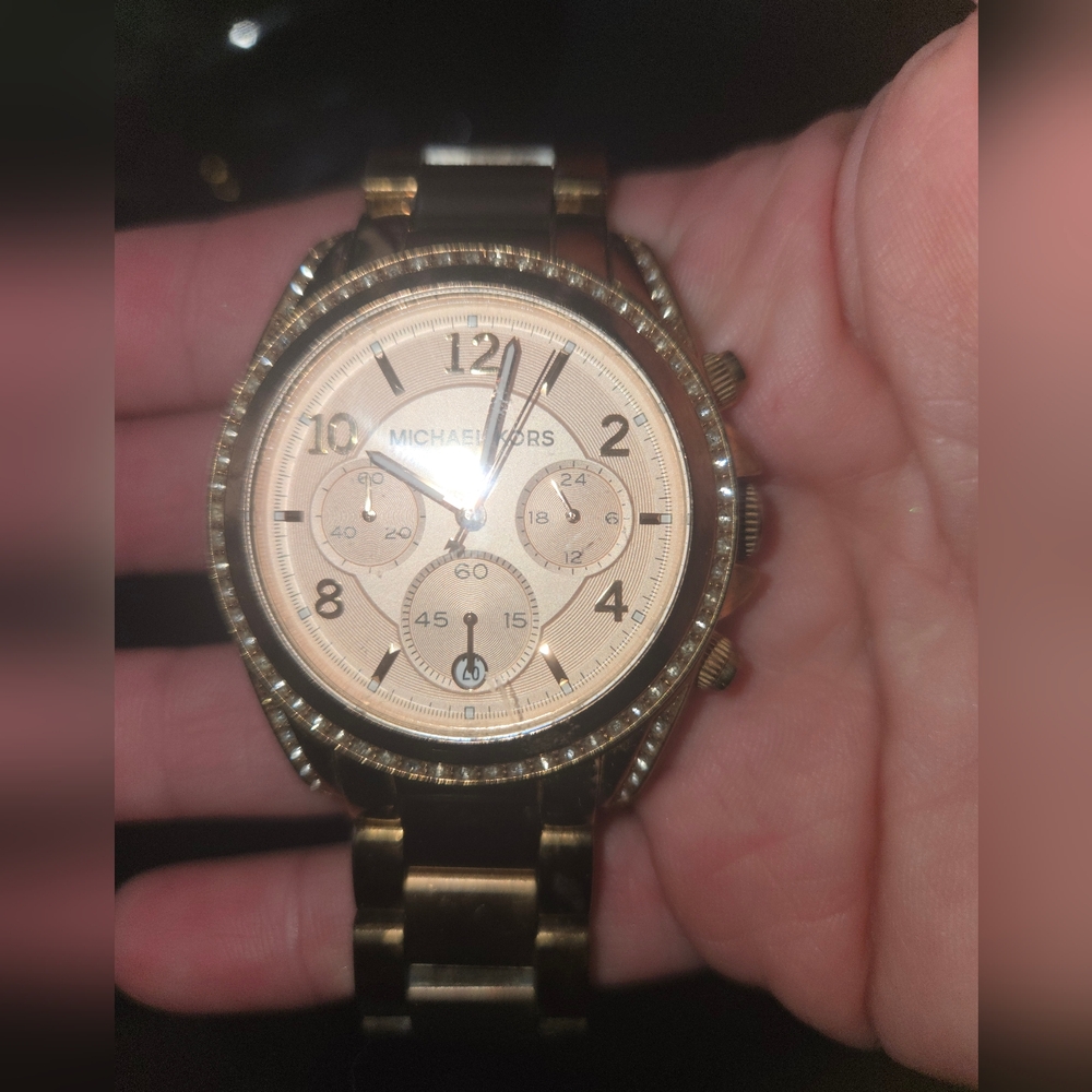 Michael Kors Rose Gold Women's Watch - Picture 4 of 5